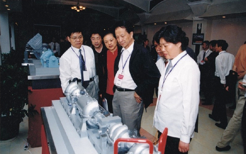 2003年中国机械工业联合会总工程师隋永滨来陕鼓考察